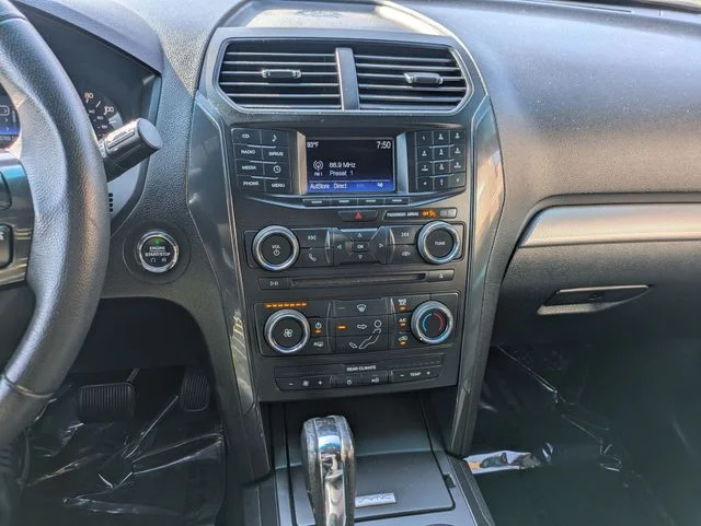 Used 2017 Red Ford XLT image 17