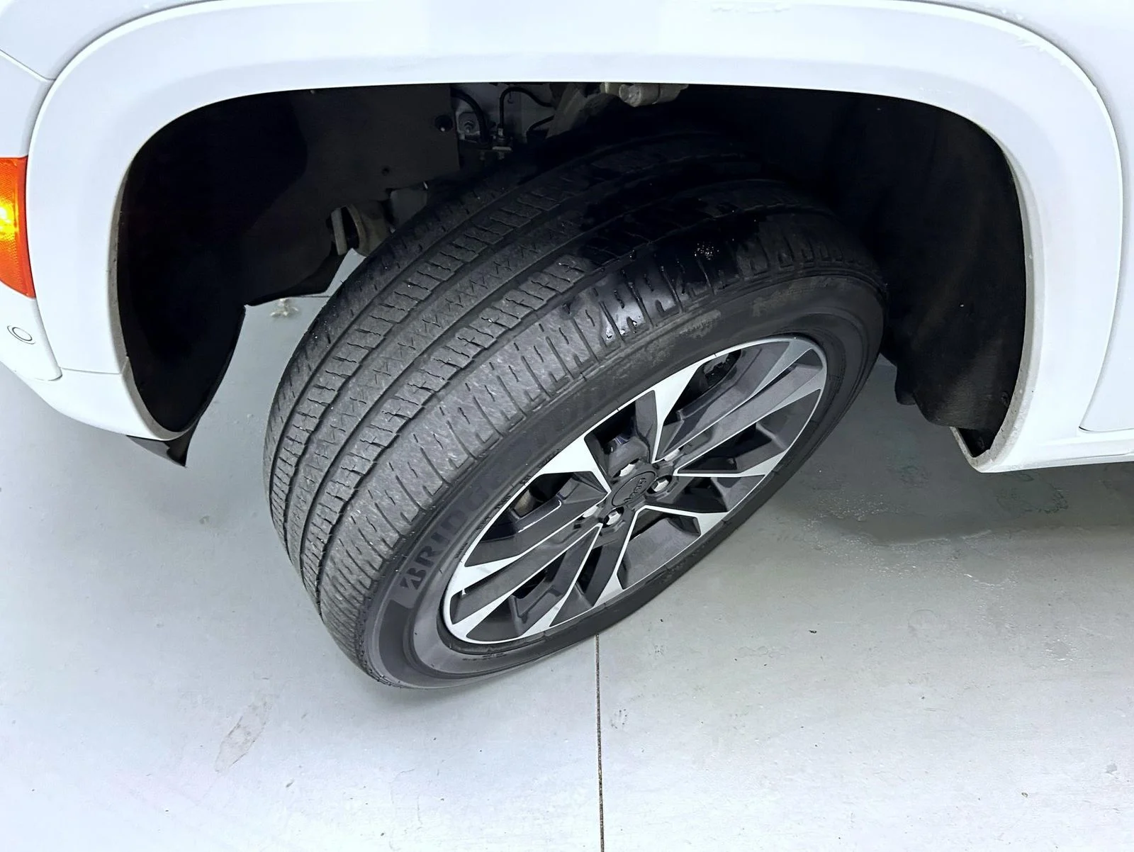Used 2024 White Jeep Overland image 24