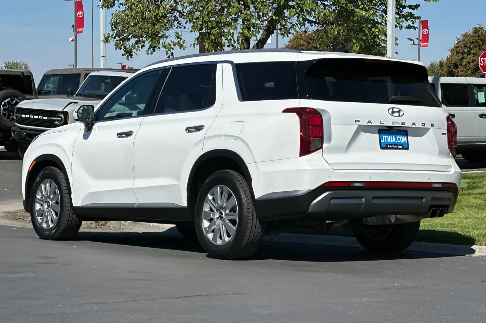 Certified Used 2025 Hyper White Hyundai SEL image 6