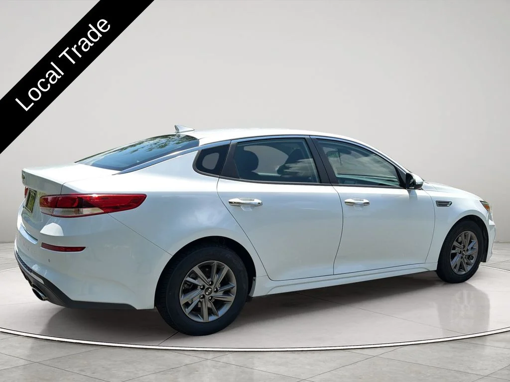 Used 2019 Snow White Pearl Kia LX image 5