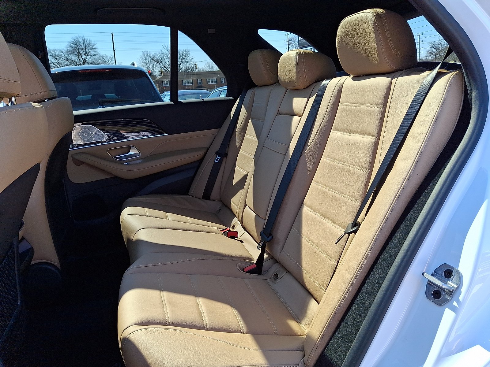 New 2026 MANUFAKTUR Moonlight White Metallic Mercedes-Benz GLE 350 image 8