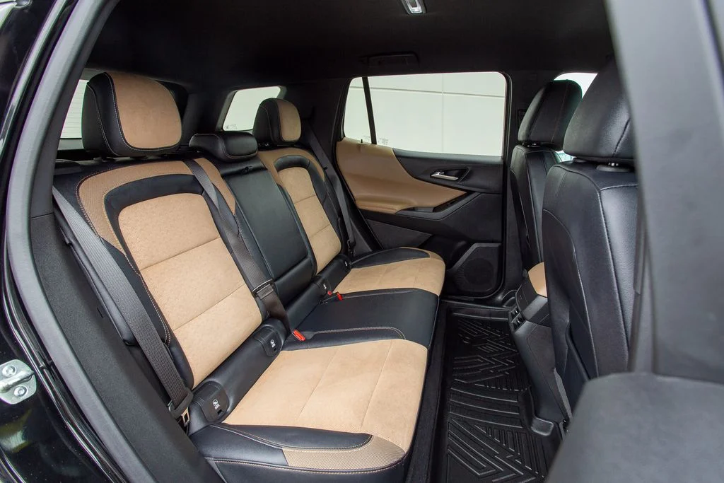 Used 2025 Black Metallic Chevrolet AWD ACTIV image 21