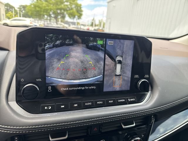 Used 2022 Gray Nissan SL image 22
