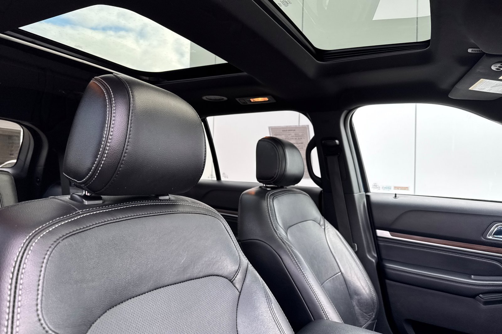 Used 2017 Blue Jeans Metallic Ford Limited image 18