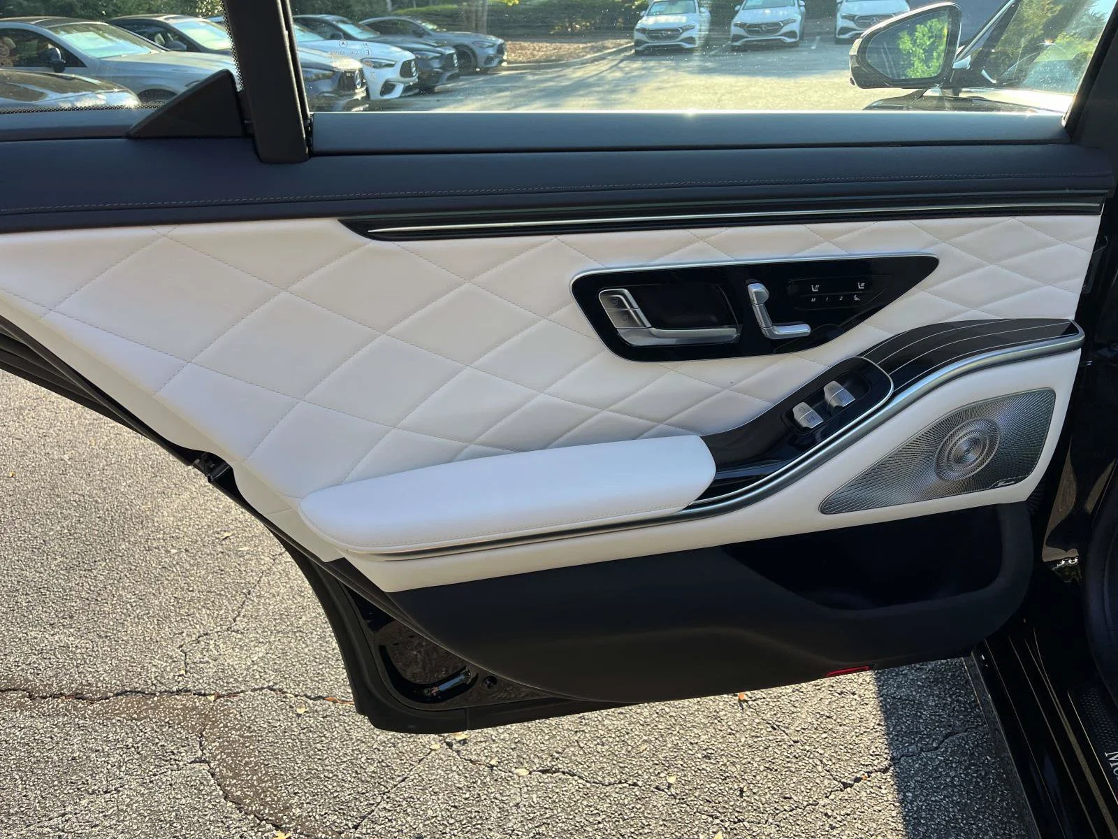 New 2027 Obsidian Black Metallic Mercedes-Benz S 580 4MATIC® Sedan image 39