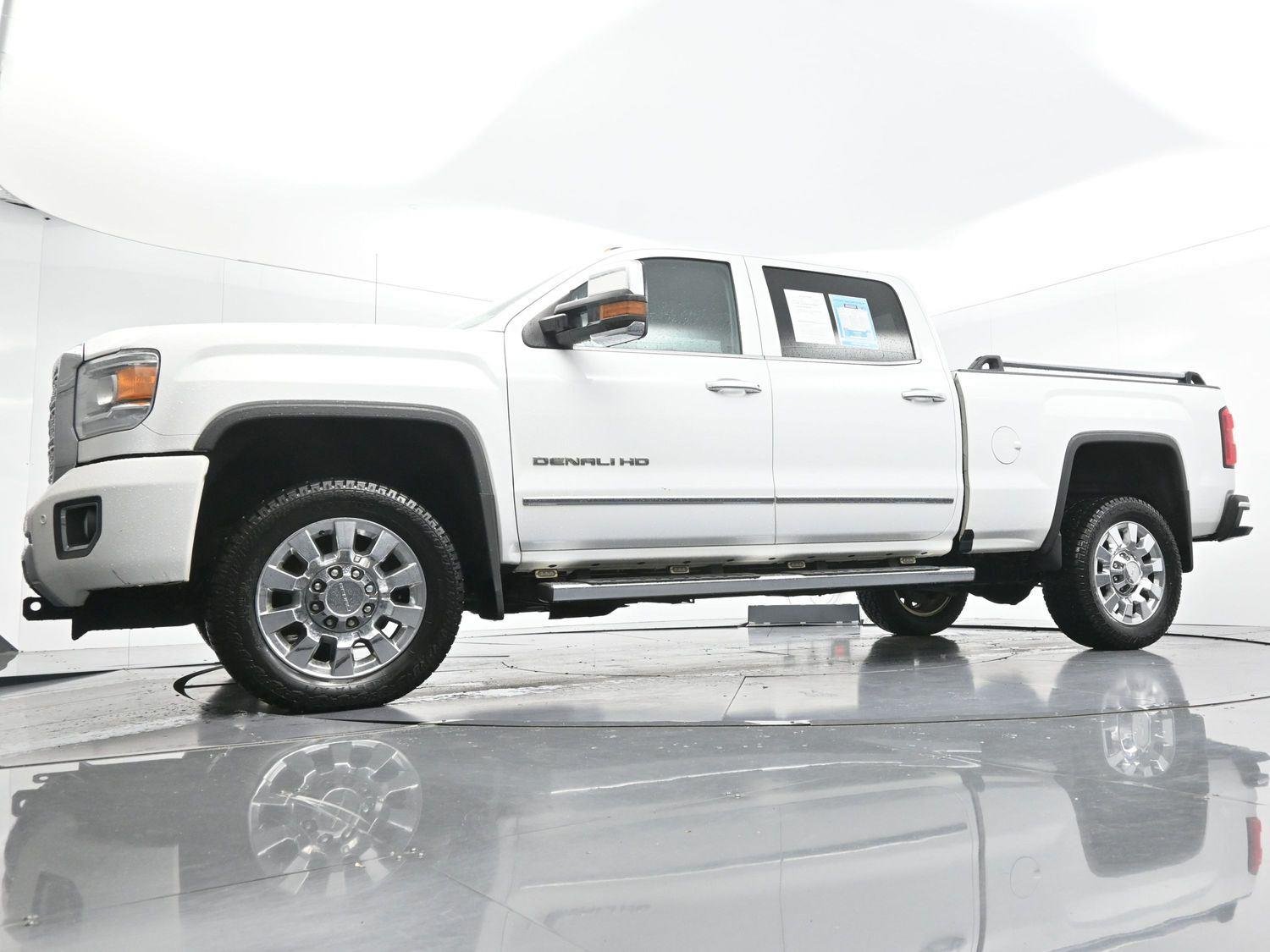 Used 2019 Summit White GMC Denali image 46
