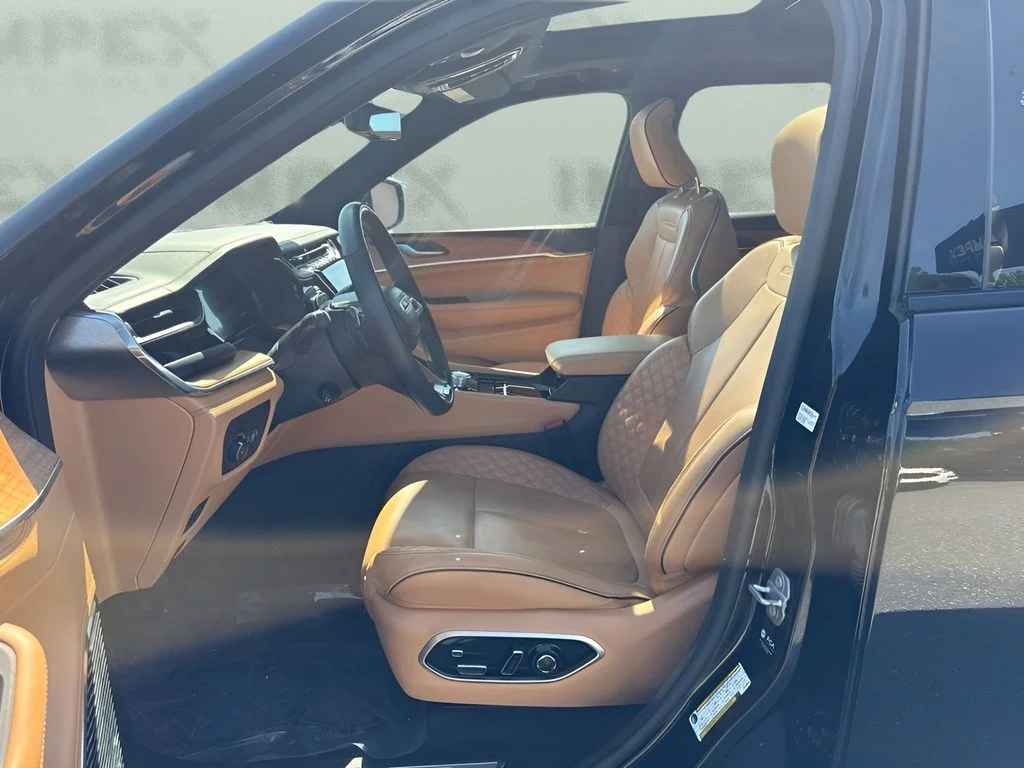 Used 2025 Black Jeep Summit image 9