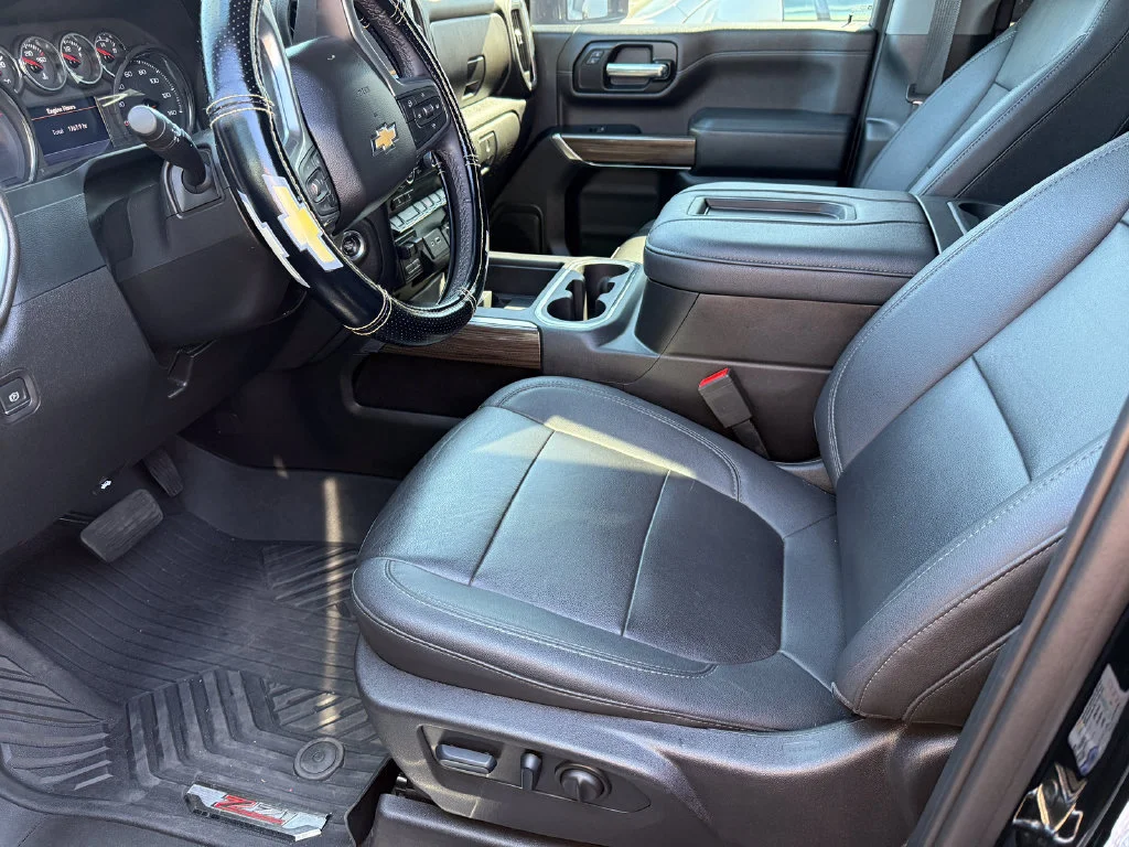 Used 2022 BLACK Chevrolet LT image 3