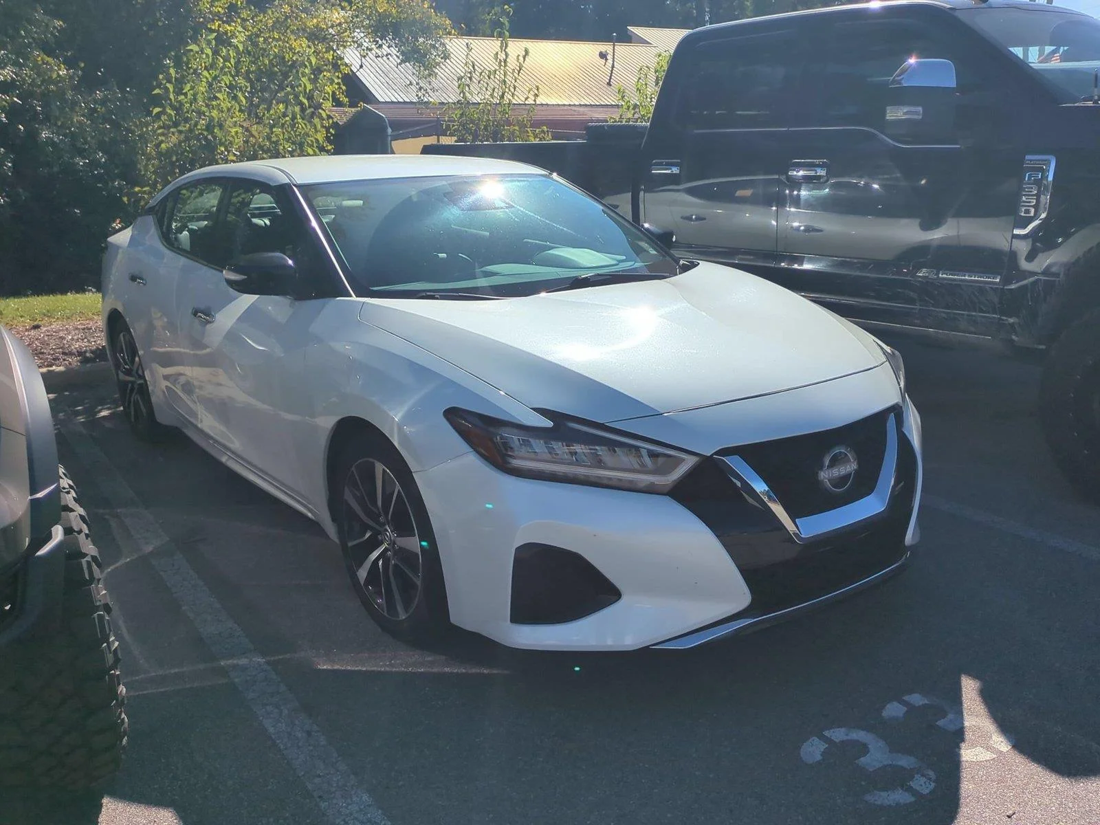 Used 2023 Pearl White Tricoat Nissan SV image 3