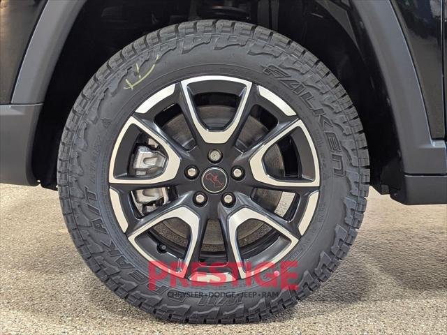 New 2026 Diamond Black Crystal Pearl-Coat Exterior Paint Jeep Trailhawk image 32