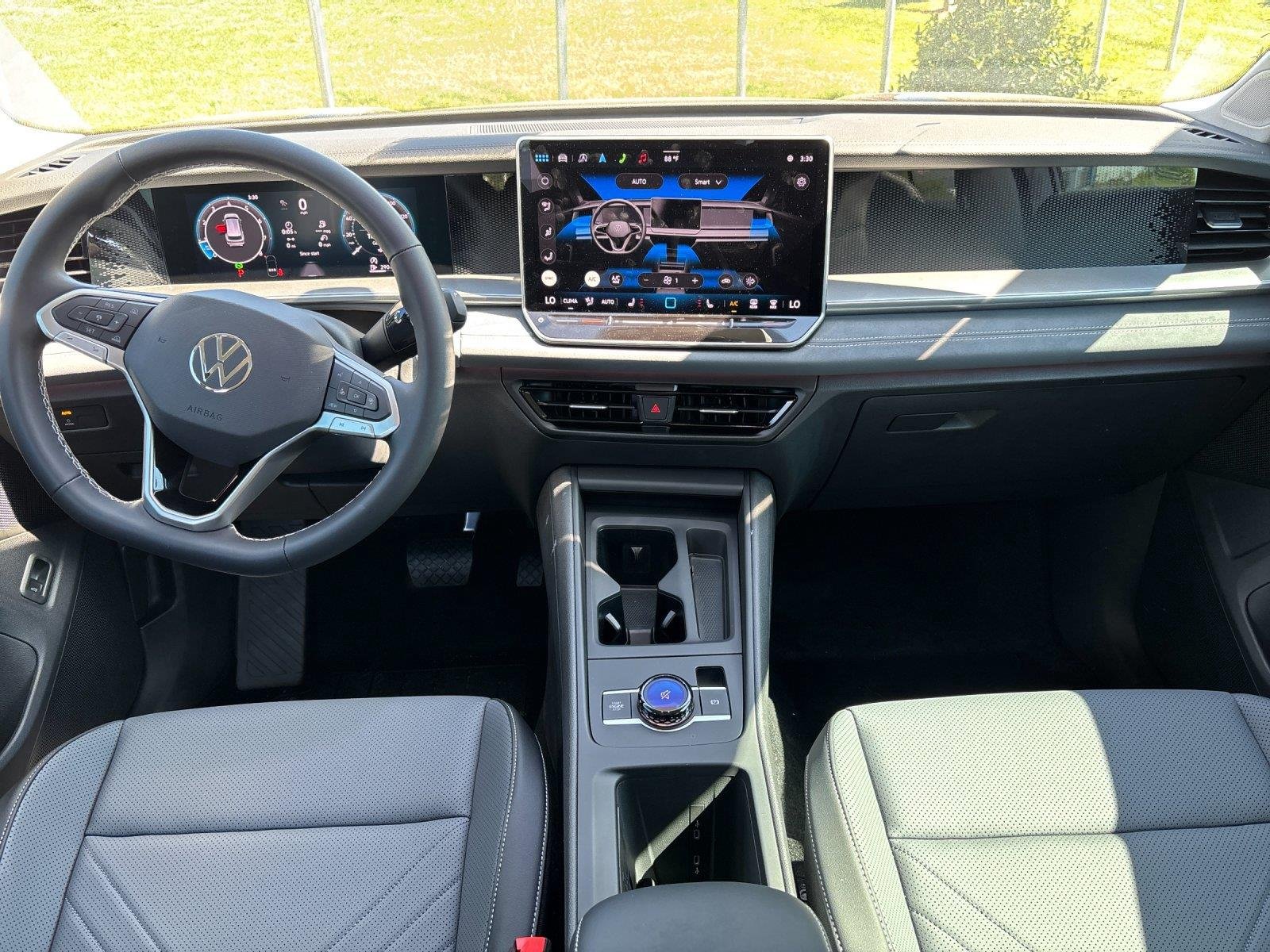2025 Volkswagen Tiguan SE - Photo 34