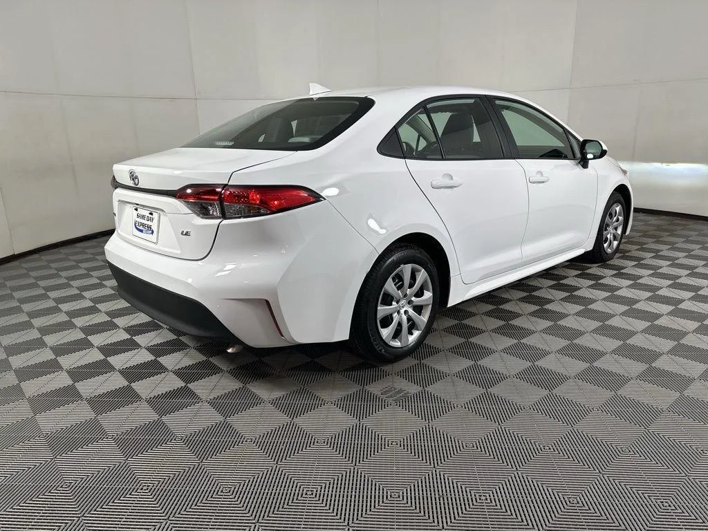 Used 2026 Ice Cap Toyota LE image 27