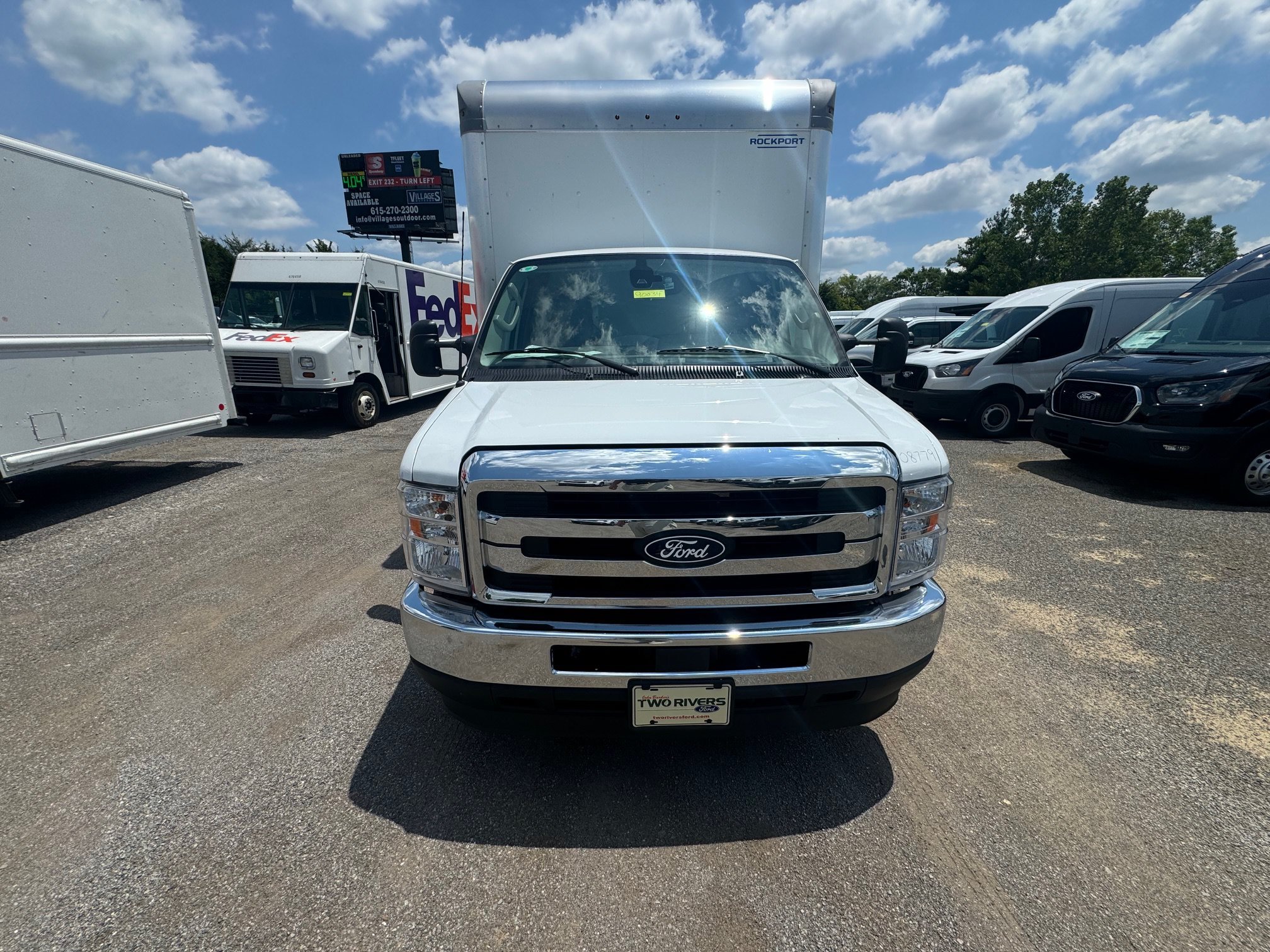 New 2027 Oxford White Ford E-450 DRW image 4