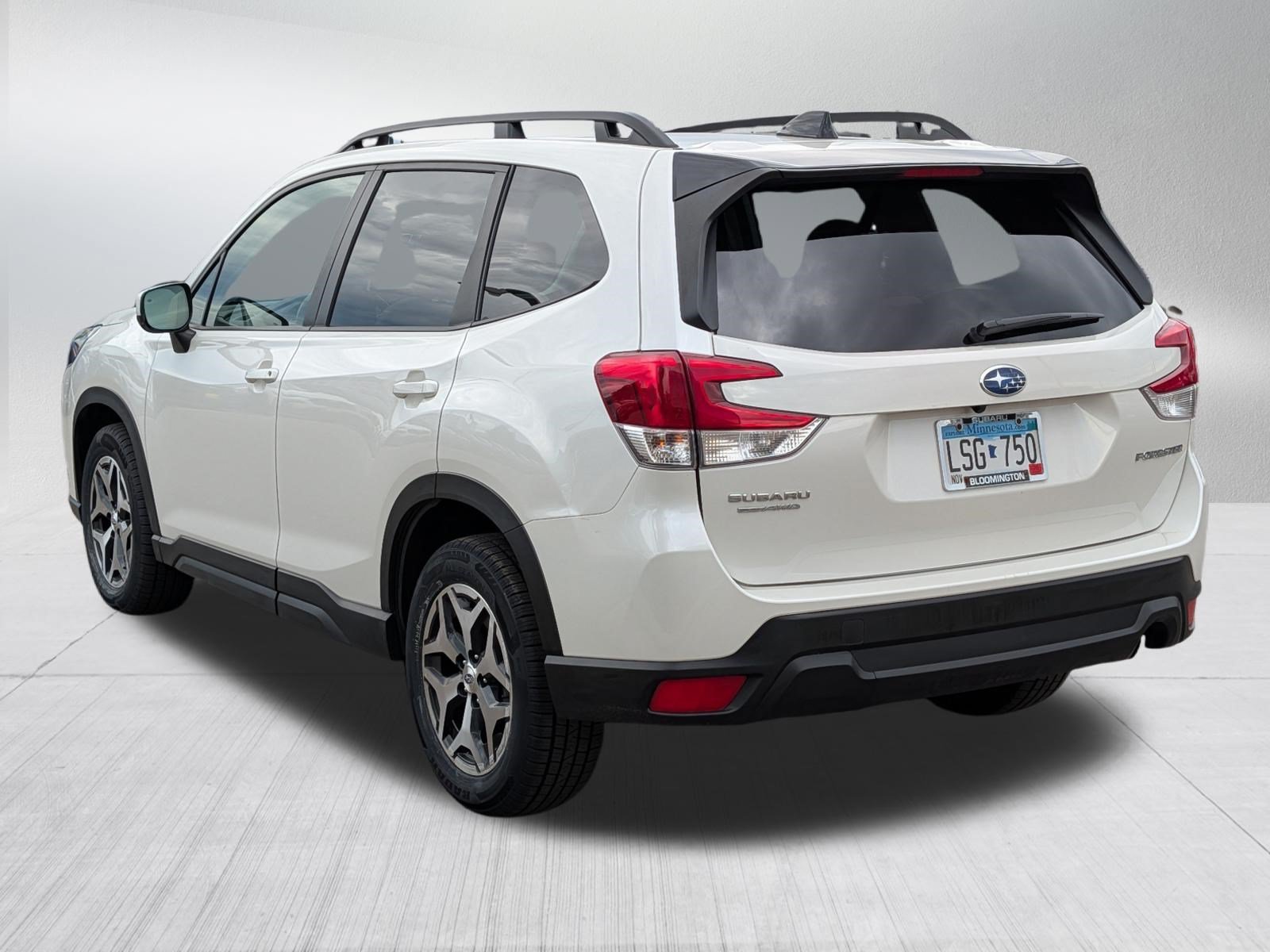 Used 2024 Crystal White Pearl Subaru Premium image 5