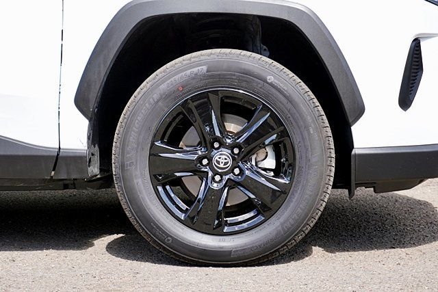 Used 2025 White Toyota XLE image 7