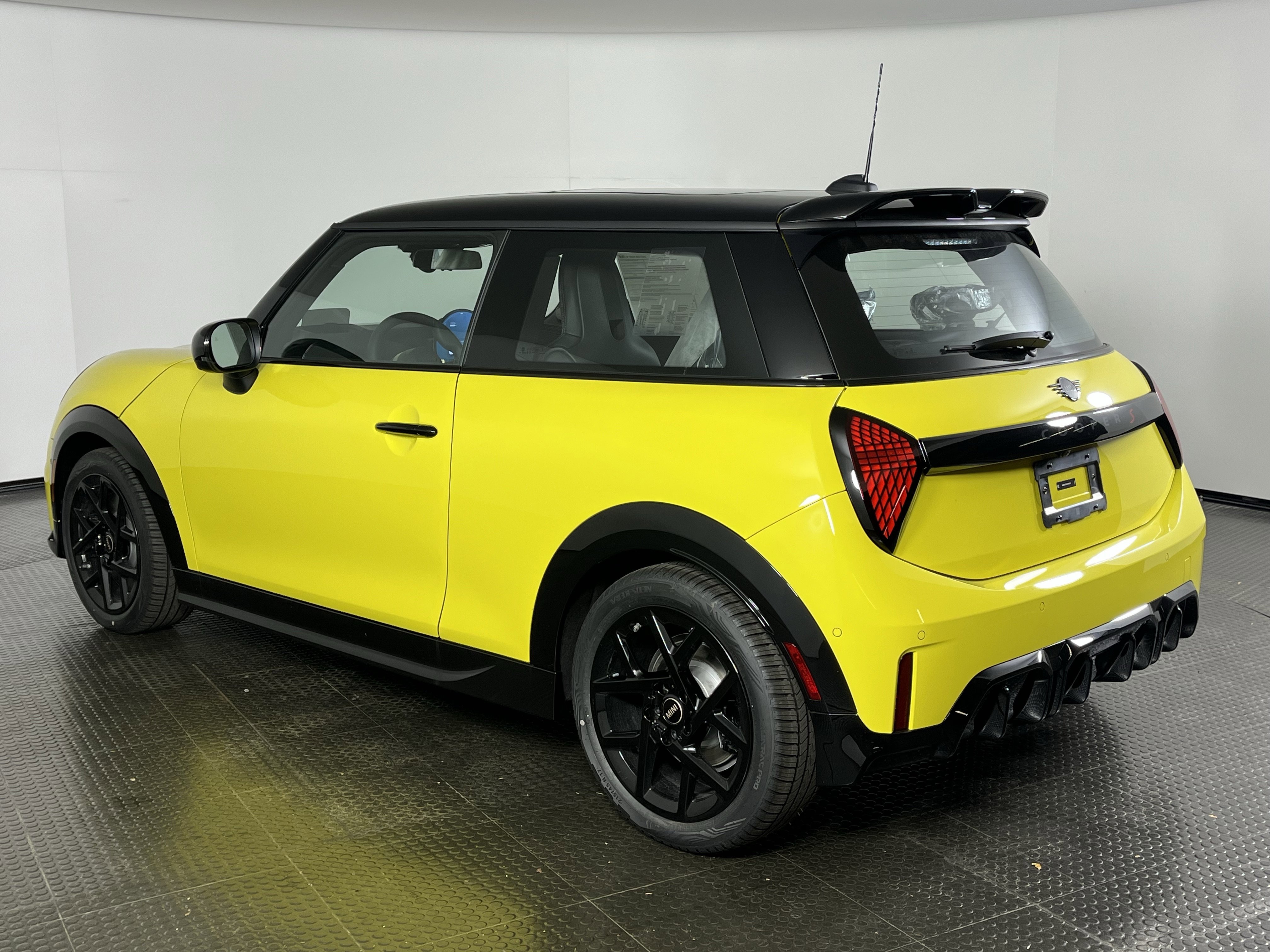 2026 MINI Hardtop 2 Door S - Photo 6