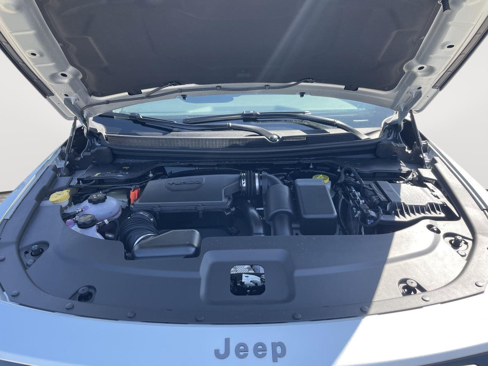 Used 2026 Silver Zynith Clearcoat Jeep Limited image 8