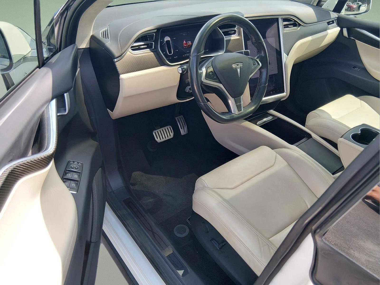 Used 2017  Tesla 90D image 15