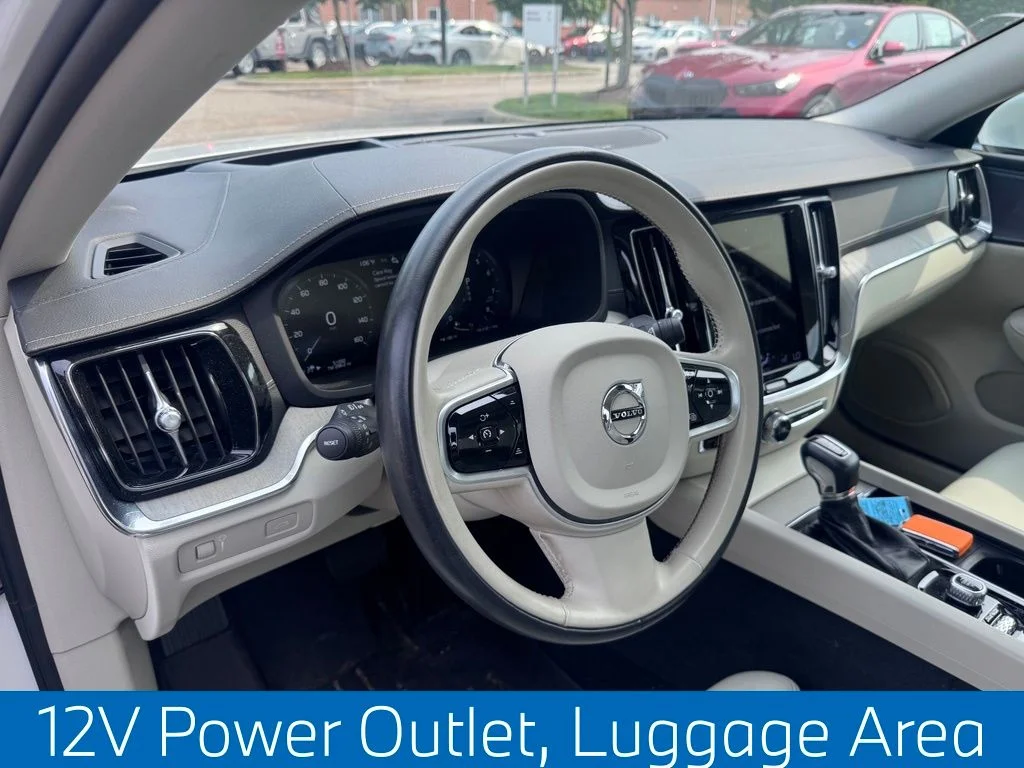 Used 2021 White Volvo T5 Inscription image 7