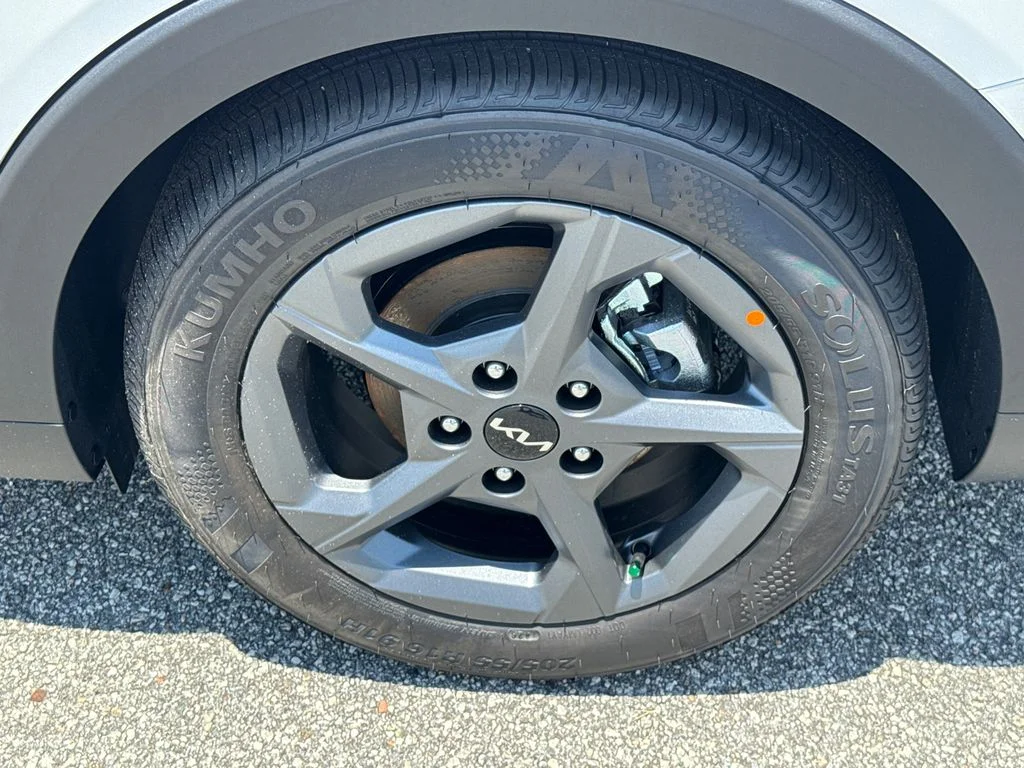 New 2026 Snow White Pearl Kia LXS image 20