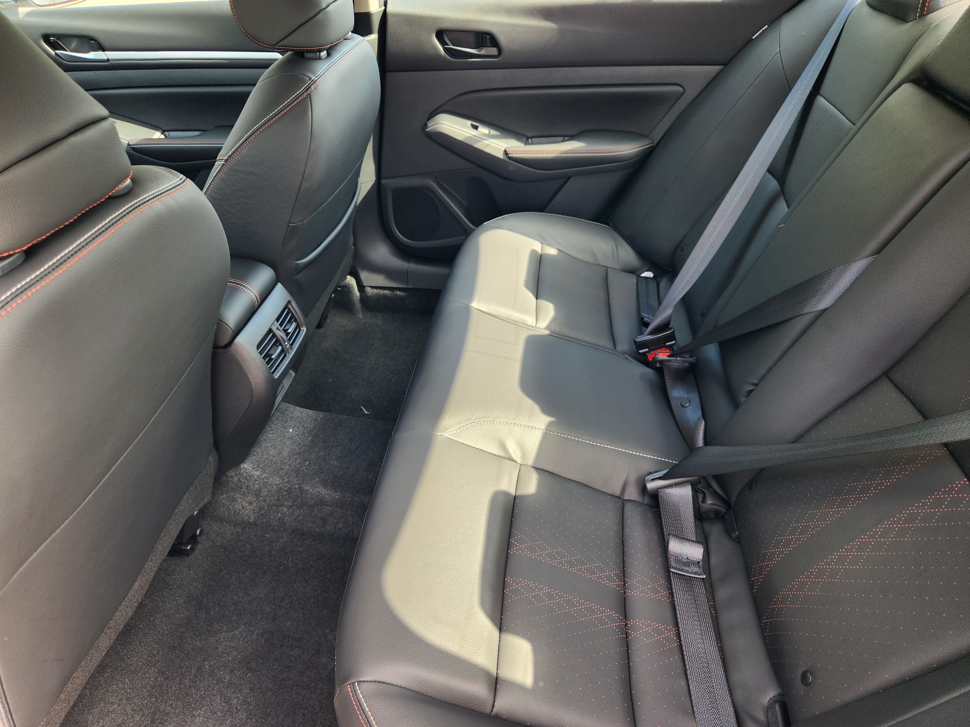 New 2026 Gray Sky Pearl / Super Black Two-tone Nissan SR image 31