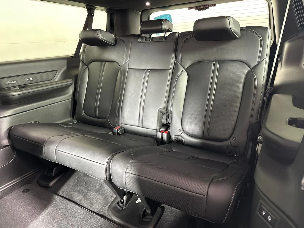 New 2026 Fathom Blue Pearl-Coat Exterior Paint (Late Availability) Jeep Limited Reserve image 25