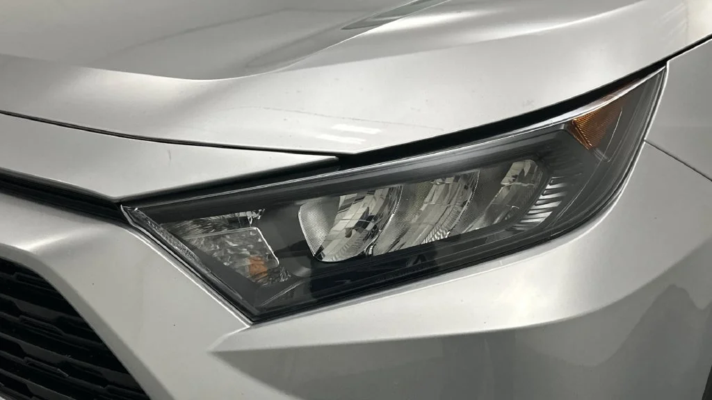 Certified Used 2022 Silver Toyota LE image 21