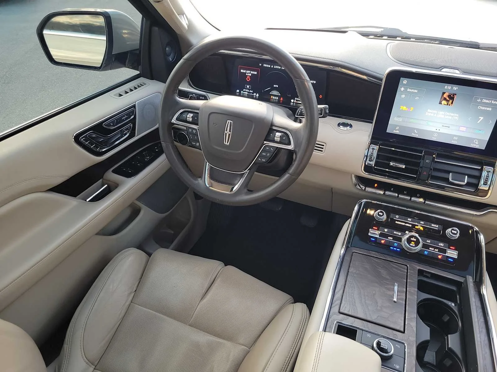 Used 2020 White Lincoln Reserve image 17