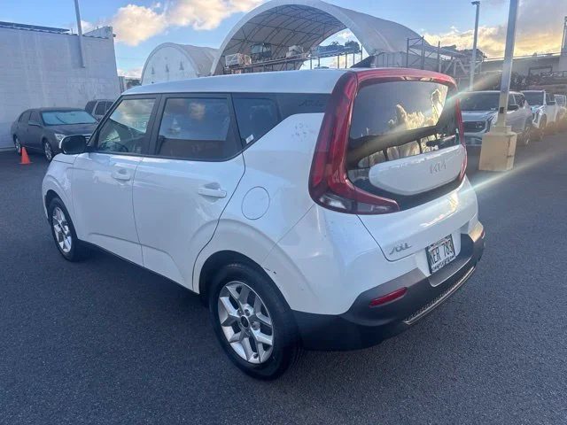 Used 2022 White Kia LX image 3