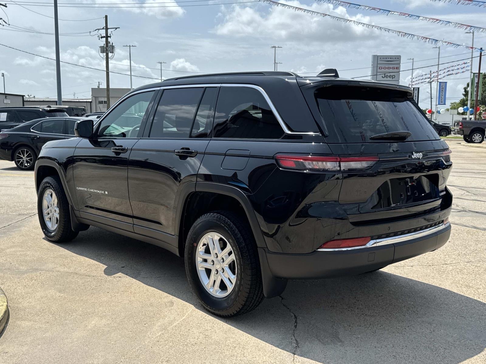 Used 2025 Black Jeep Laredo image 5