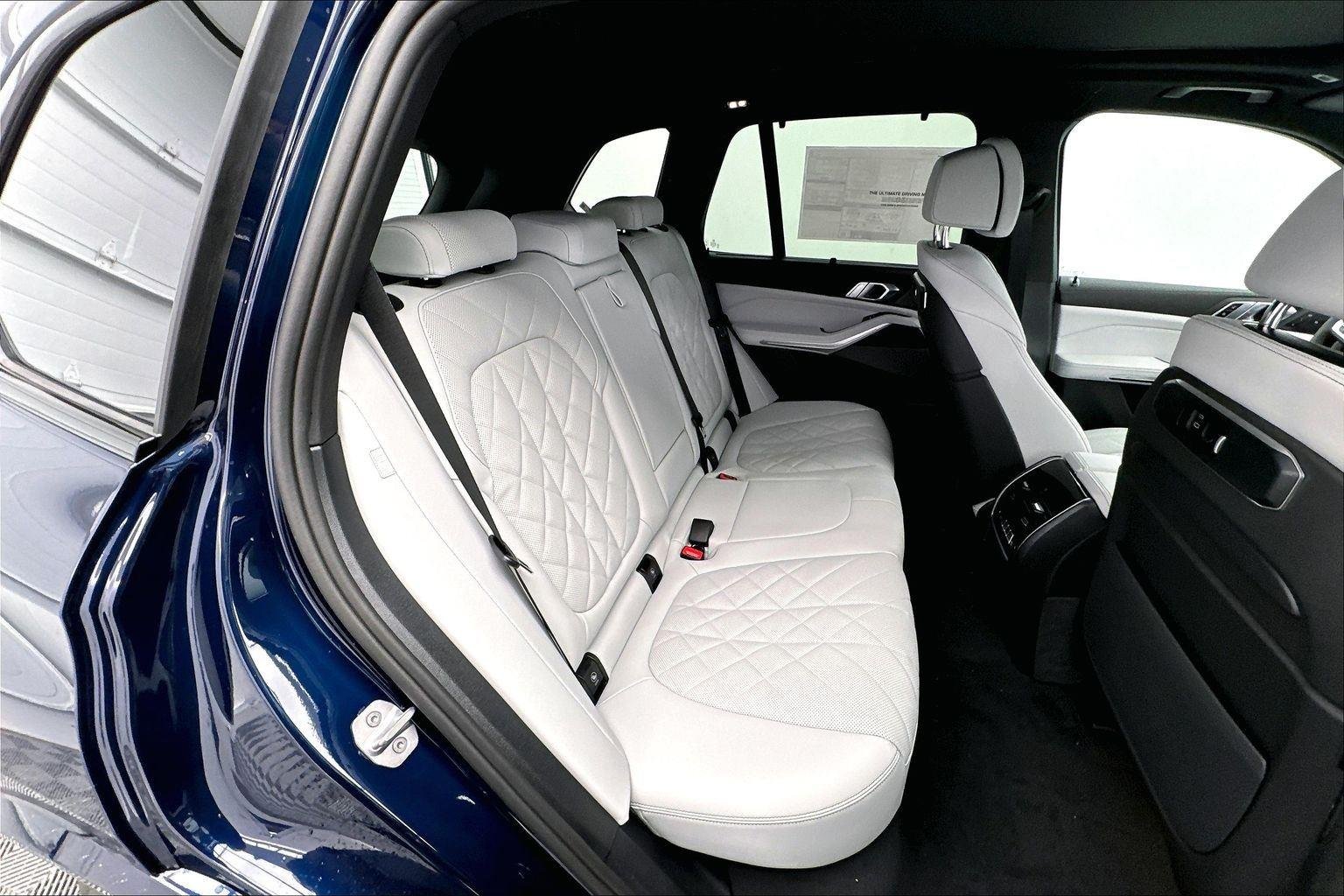 New 2026 Tanzanite Blue II Metallic BMW xDrive50e image 31