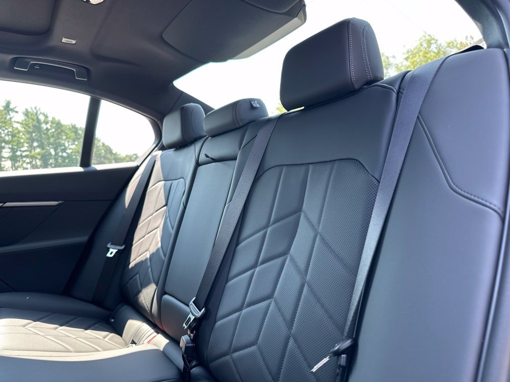 New 2027 Brooklyn Grey Metallic BMW 550e xDrive image 22