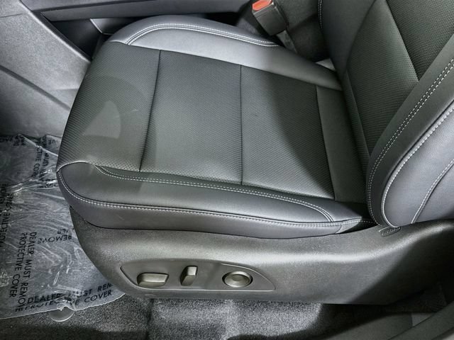 New 2027 Mosaic Black Metallic Chevrolet LT image 19