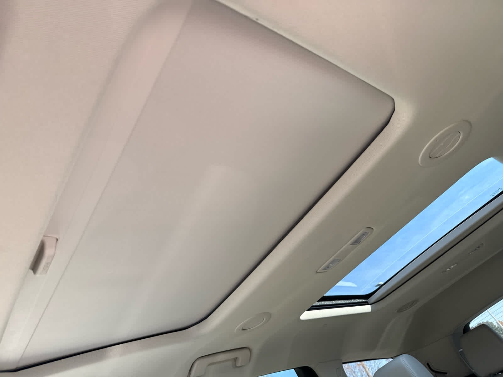 Certified Used 2024 Summit White Buick Essence image 12