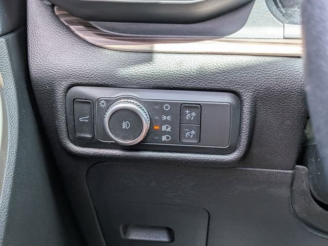 Used 2022 White Ford Limited image 25