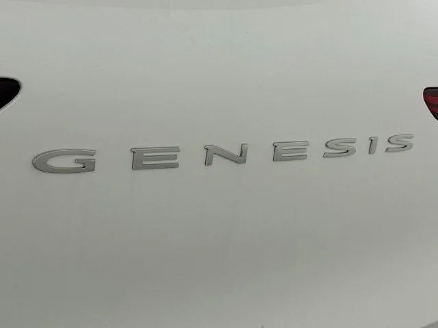 New 2027 White Genesis 2.5T Select image 26