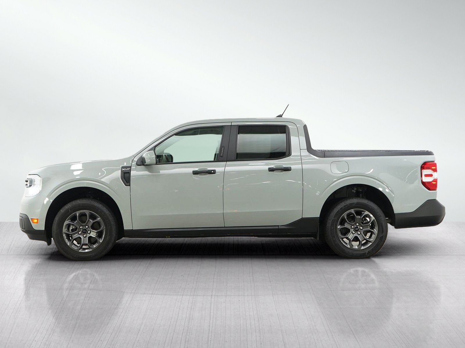 Used 2022 Ford Maverick XLT with VIN 3FTTW8F98NRA41676 for sale in Burnsville, Minnesota