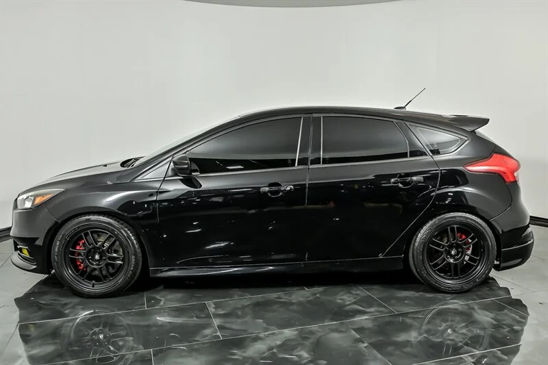 Used 2018 Shadow Black Ford ST image 6