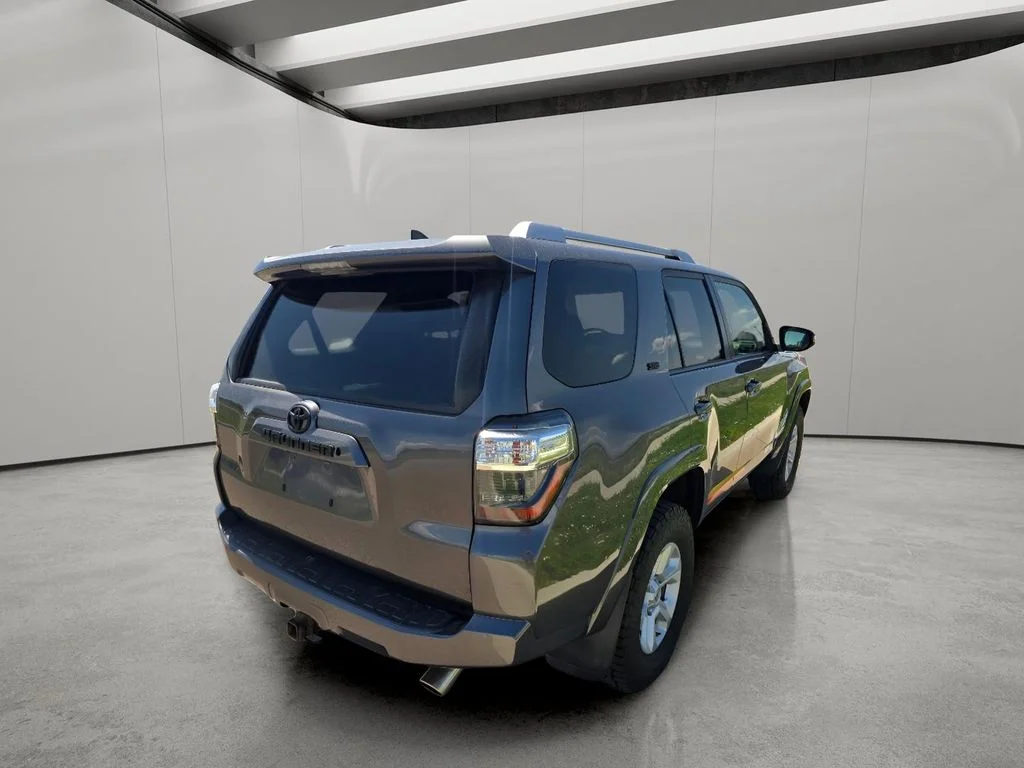 Used 2018 Magnetic Gray Metallic Toyota SR5 Premium image 5