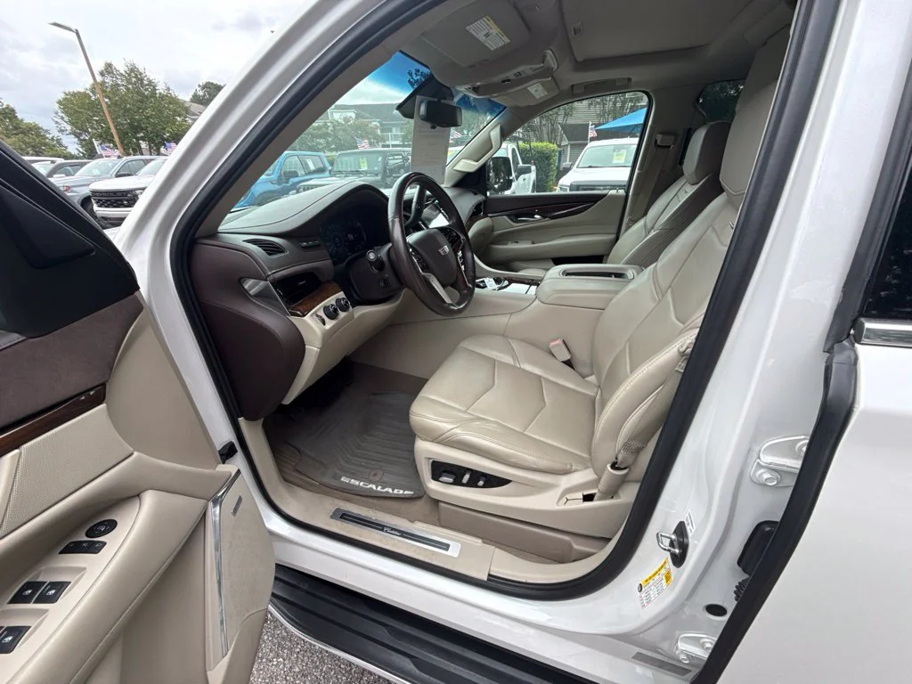 Used 2017 White Cadillac Luxury image 15