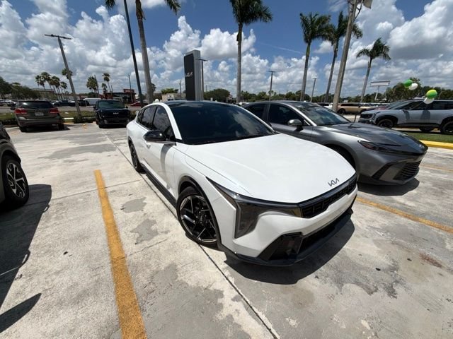 Used 2025 White Kia GT-Line image 1