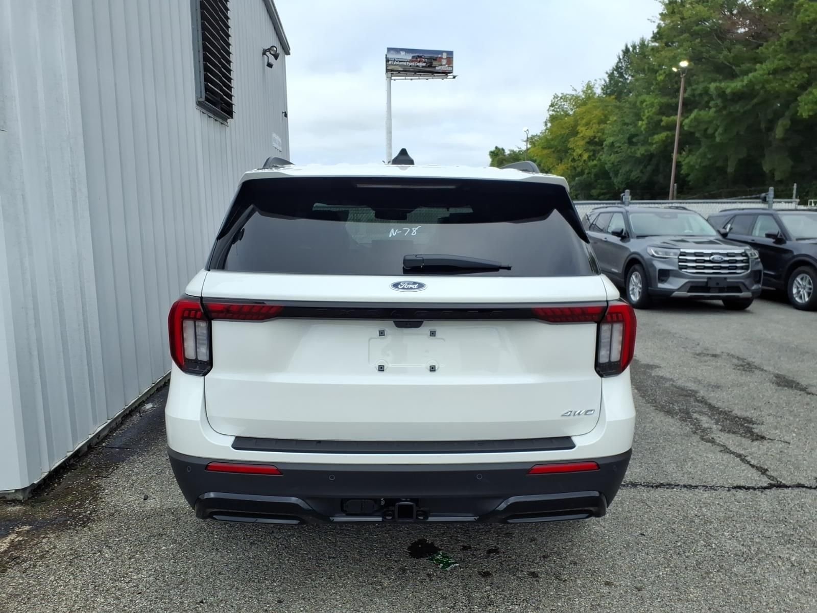 New 2026 Star White Metallic Tri-Coat Ford ST-Line image 8