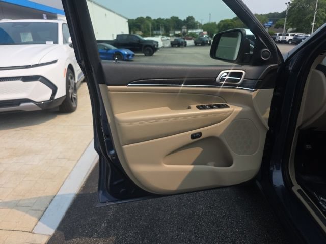Used 2020 Slate Blue Pearlcoat Jeep Limited image 15