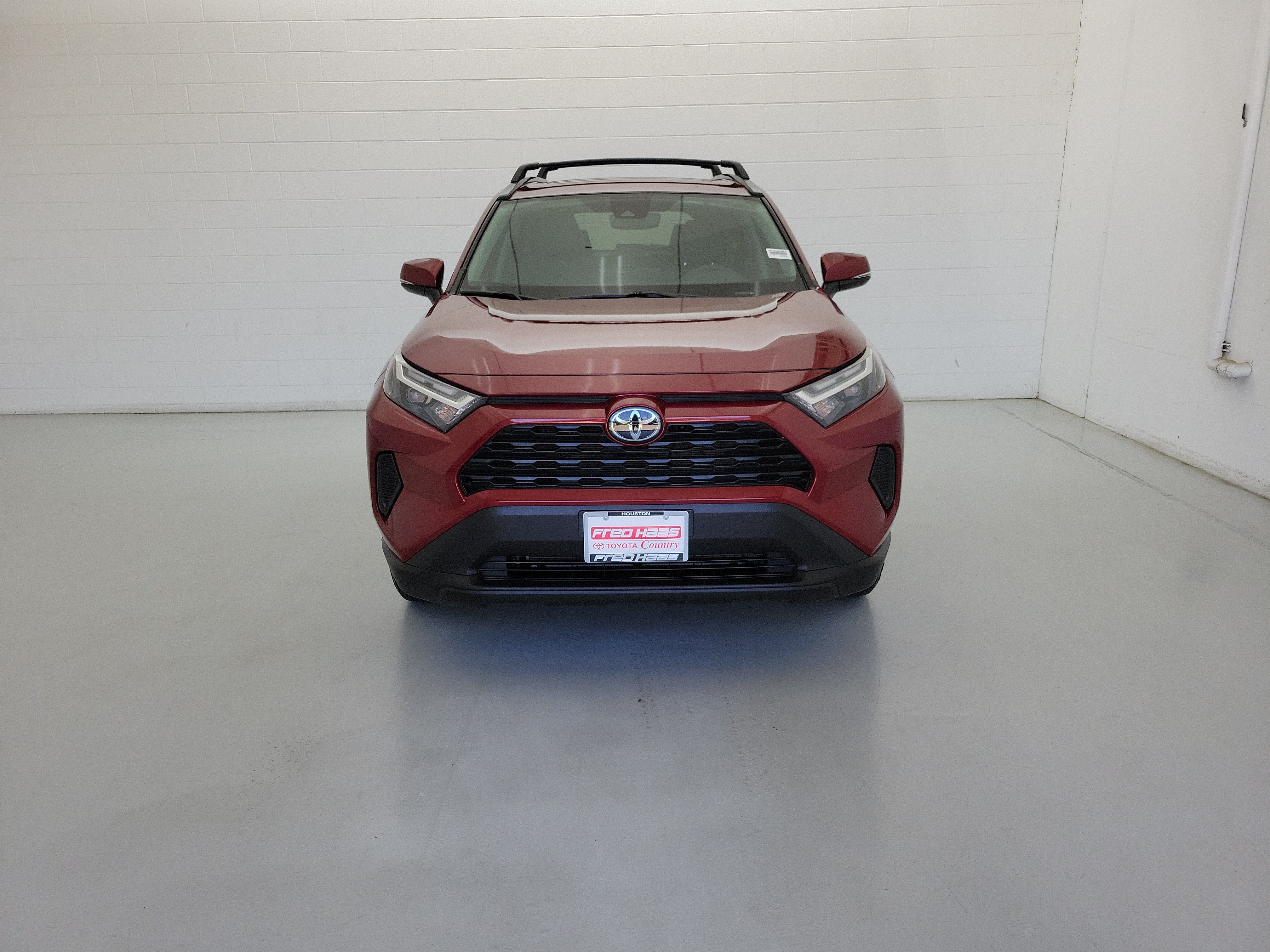 Used 2025 Ruby Flare Pearl Toyota XLE image 3