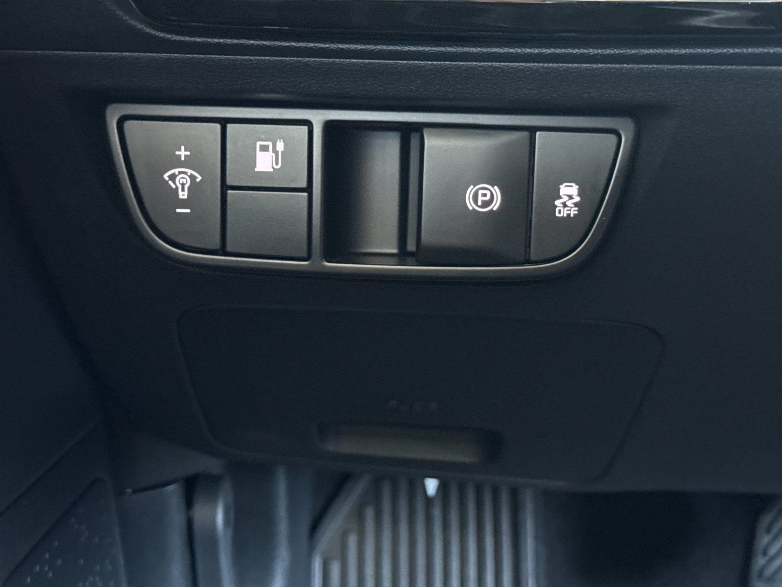 New 2026 Wolf Gray Kia LIGHT image 29