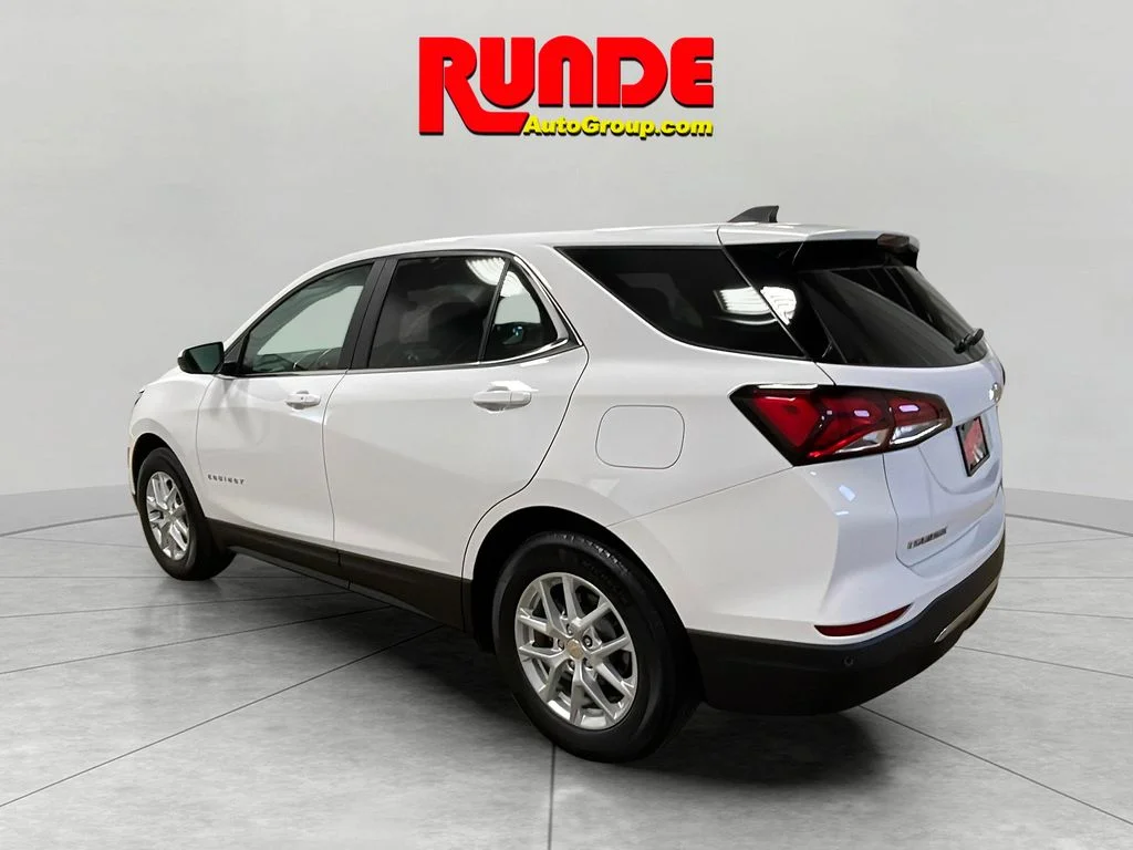 Used 2022 Summit White Chevrolet LT image 3