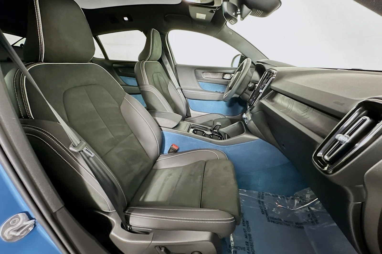 Used 2023 Fjord Blue Metallic Volvo Plus image 8