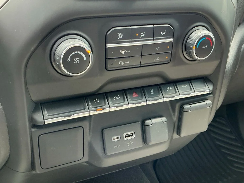 Used 2022 Silver Chevrolet Custom image 44