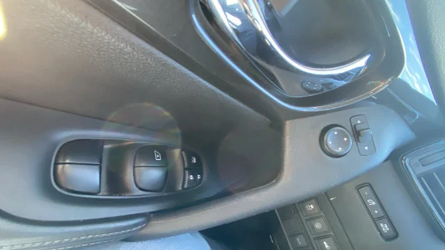 Used 2020 White Nissan SV image 26