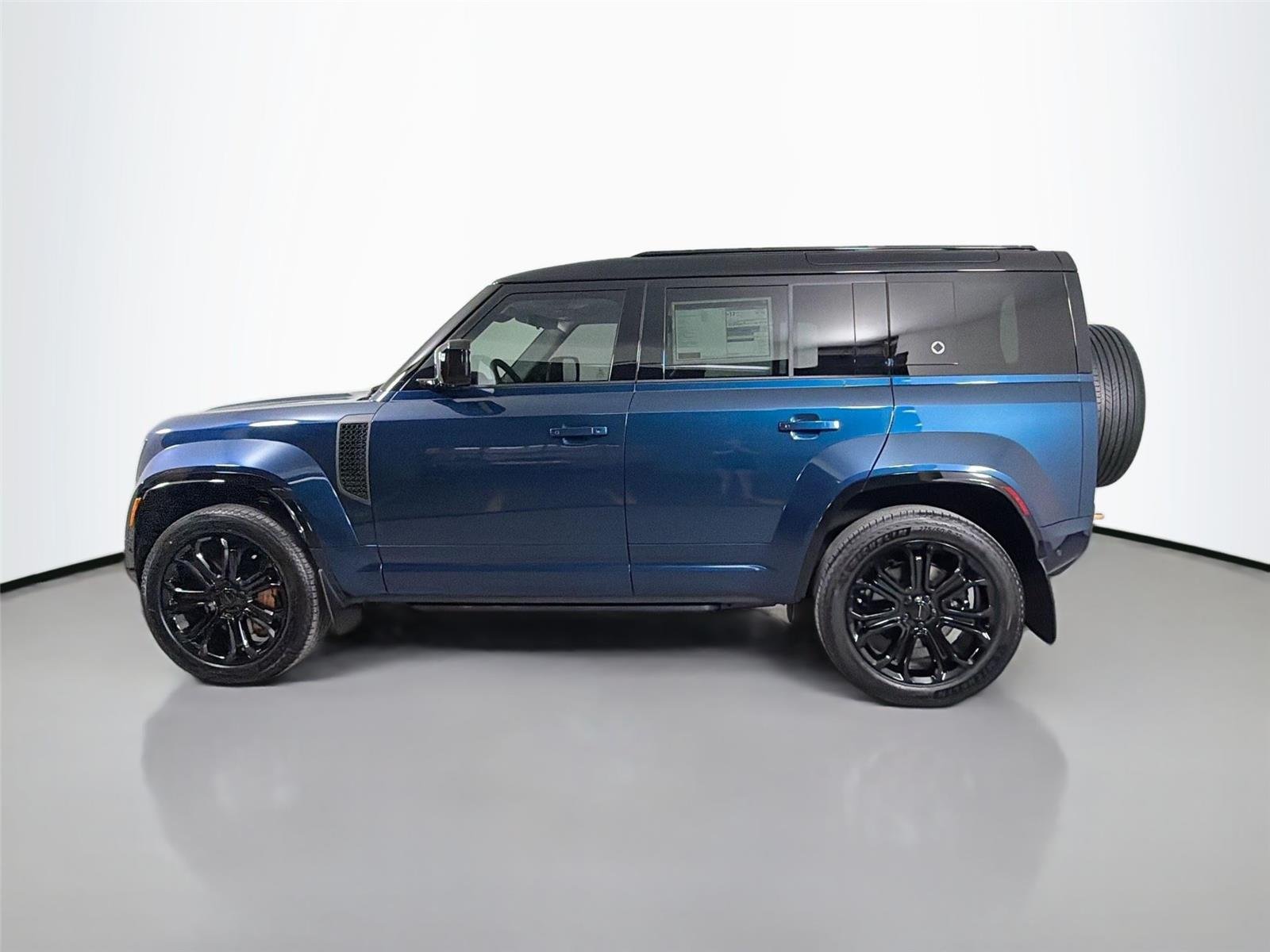 New 2026 Sargasso Blue LAND ROVER  OCTA image 8